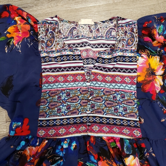 Navy floral elbow length sleeve tunic - Picture 2 of 9